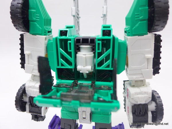 Generations Titans Return Sixshot   In Hand Photos Of Wave 3 Leader Class Figure  (37 of 89)